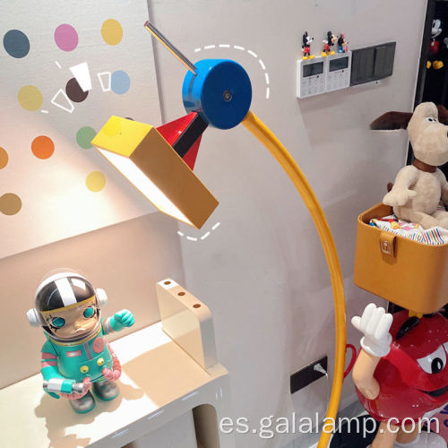 Lámpara de pie arqueada geométrica estilo moderno de Memphis